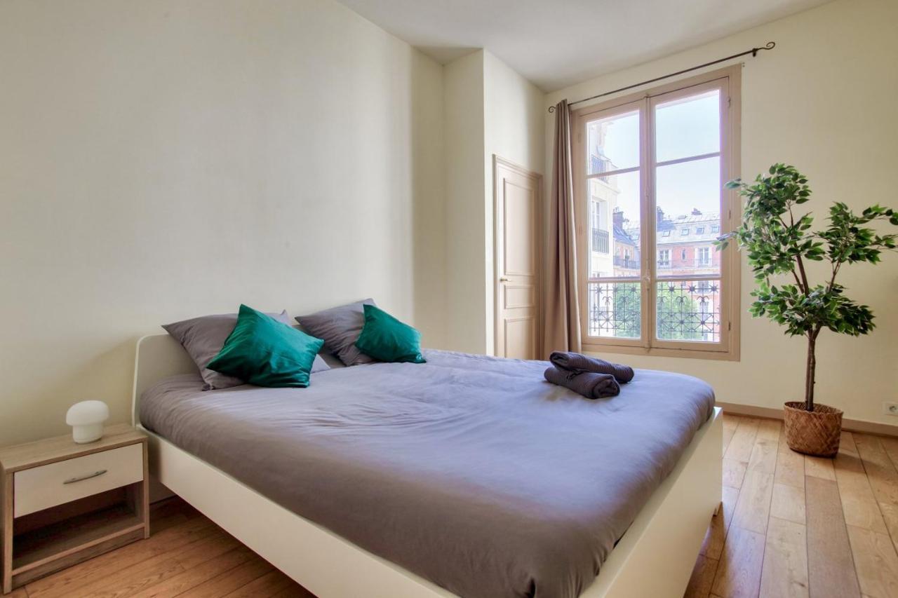 2 Bedrooms Tour Eiffel Rapp Paris Luaran gambar
