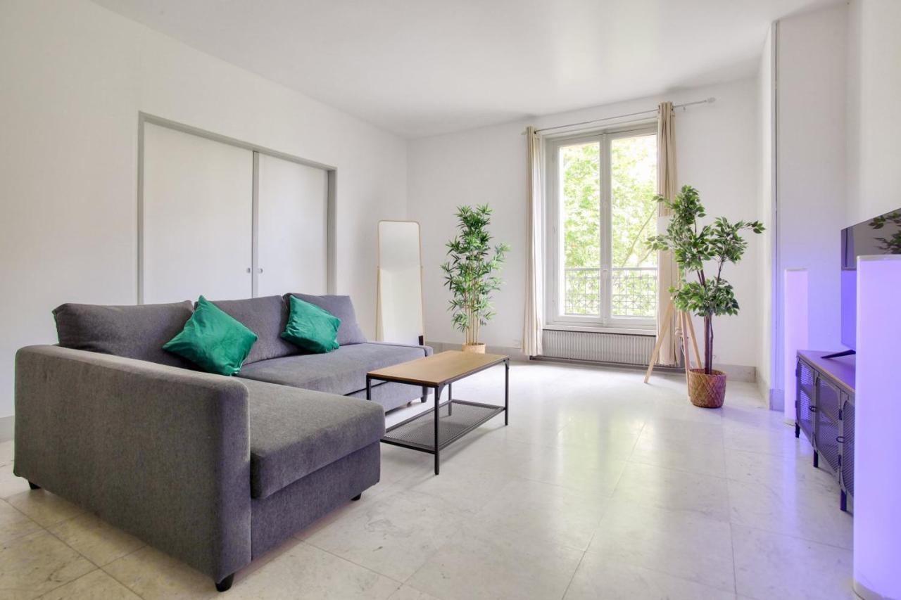 2 Bedrooms Tour Eiffel Rapp Paris Luaran gambar
