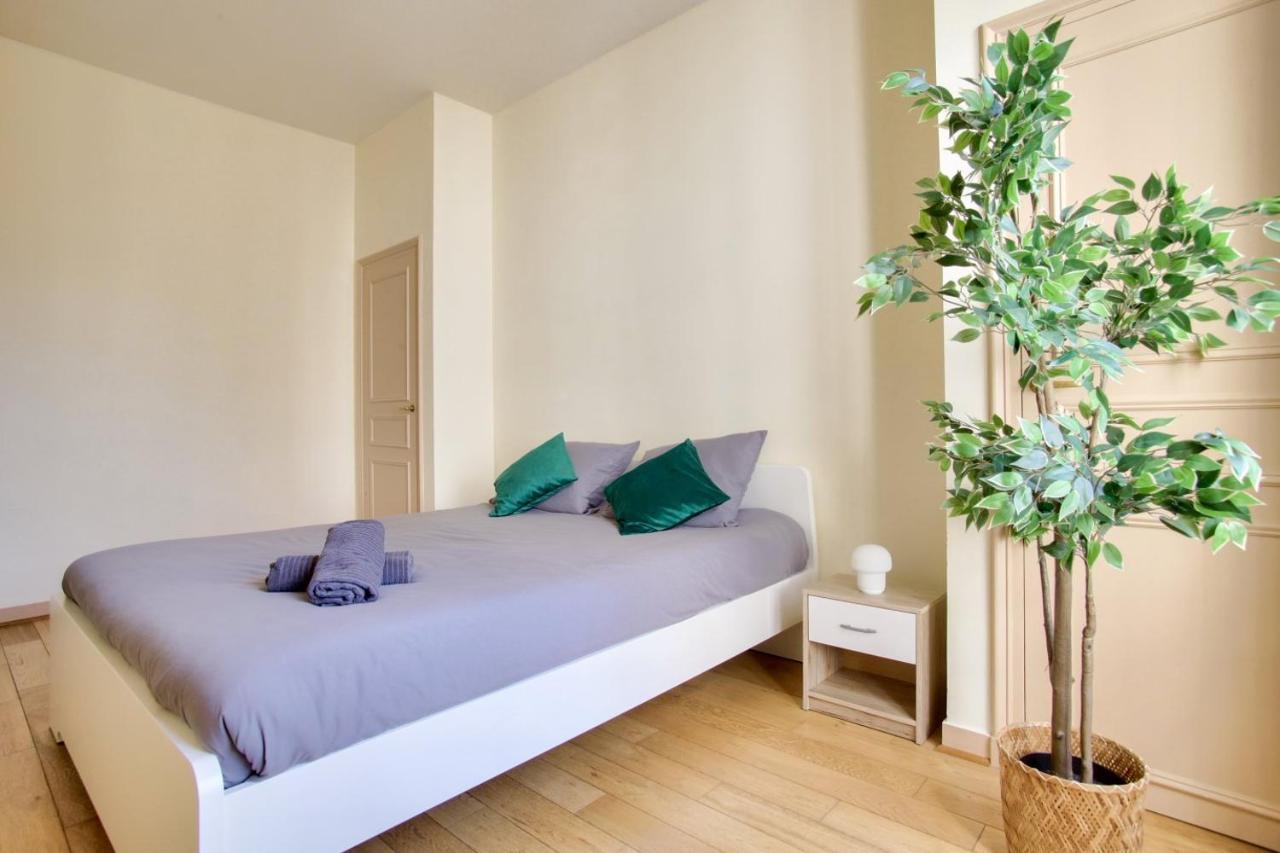 2 Bedrooms Tour Eiffel Rapp Paris Luaran gambar