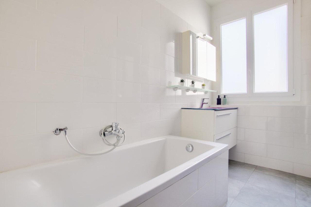 2 Bedrooms Tour Eiffel Rapp Paris Luaran gambar